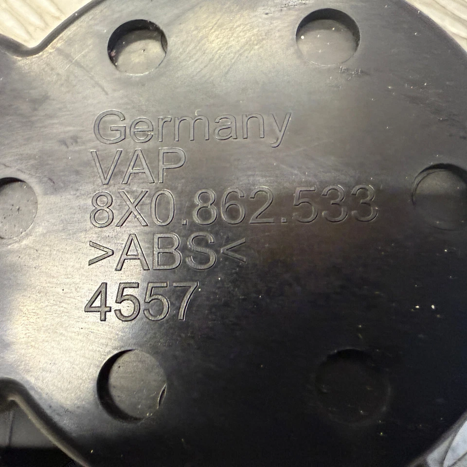 BANDEJA PORTAVASOS CONSOLA CENTRAL DELANTERA AUDI A1 MK1 FL 8X0862533 2015-2018 Foto 4 de 4