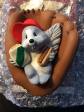 HALLMARK Keepsake 1995 CATCH THE SPIRIT Baseball Mitt CHRISTMAS ORNAMENT VTG