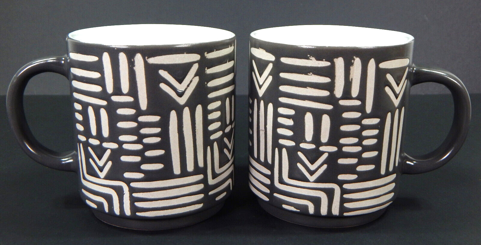 2 GRAYDON HALL CERAMIC COFFEE MUGS MUD CLOTH PRINT GRAY/WHITE POTTERY EMBOSSED