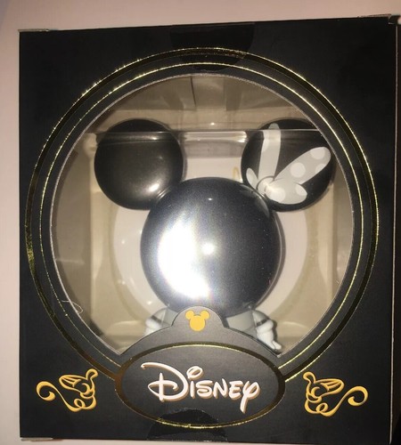 DISNEY SHORTS Commemorative 90th Anniversary Megacon Minnie Mouse B/W Signed! - Picture 8 of 9