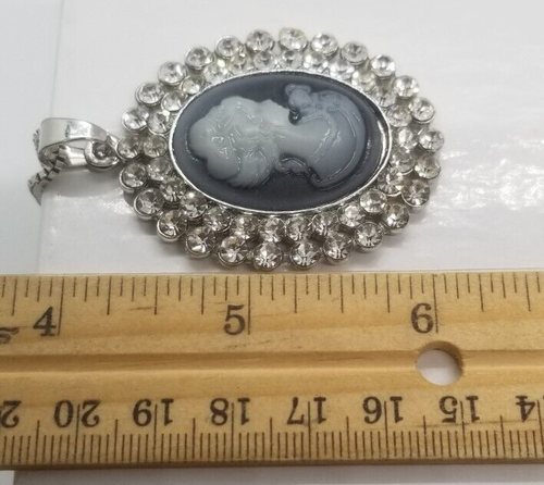 CAMEO Sparkling Silver Tone Blue White Rhinestones Broch & Necklace - Picture 9 of 10
