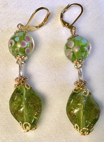 Boucles D'Oreilles Perles Verre De Murano – Torsion Pailletée Verte, Fermoir Dormeuse, Plaqué Or, Neuf