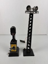 Marx Metal Accessory Lot 2 Automatic Signal lights Light Towers