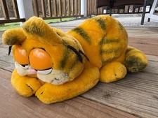Vintage 80  s GARFIELD The CAT Resting Sleepy Laying Down Plush Dakin