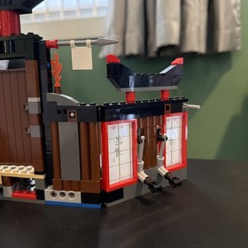 LEGO Ninjago Spinjitzu Dojo 2504 - 1 minifigure  and spinning base. 