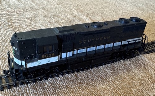 HO Atlas Southern GP38-2 #5038 Hecho en Austria | Condition: Used