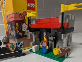 LEGO 6041 Armor Shop Castle (1986) - 100% Complete, Mint w/ Instructions