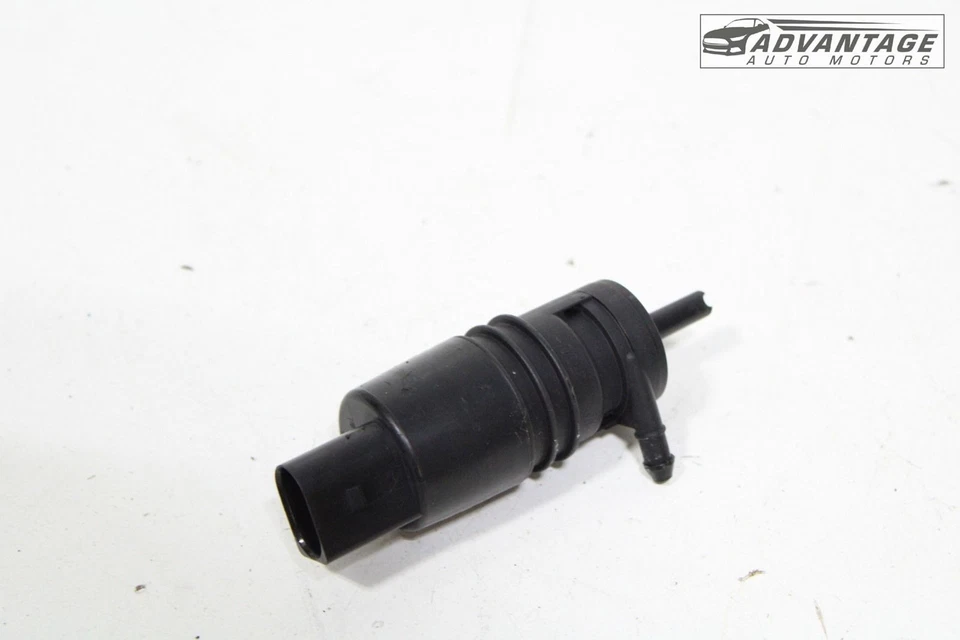 2011-2018 RAM 1500 FRONT WINDSHIELD WASHER RESERVOIR FLUID WATER PUMP OEM - Image 3 of 4