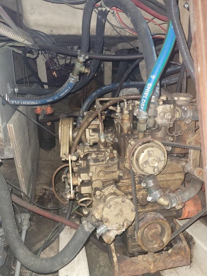 1984 Cal 31 Sailboat 31' w/ Title - Image 3 of 4