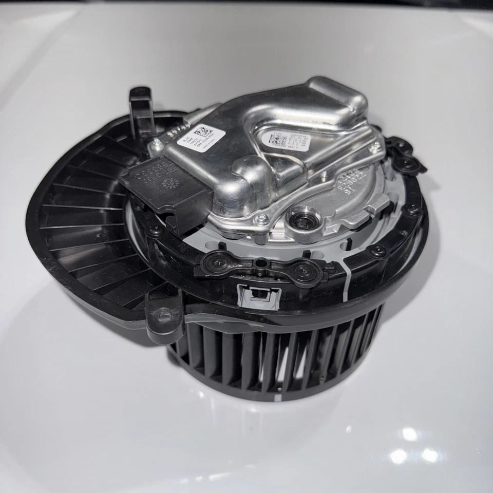 Motor soplador calentador aire acondicionado delantero OEM 84843544 Cadillac Escalade Esv 2021-2024 Foto 2 de 4