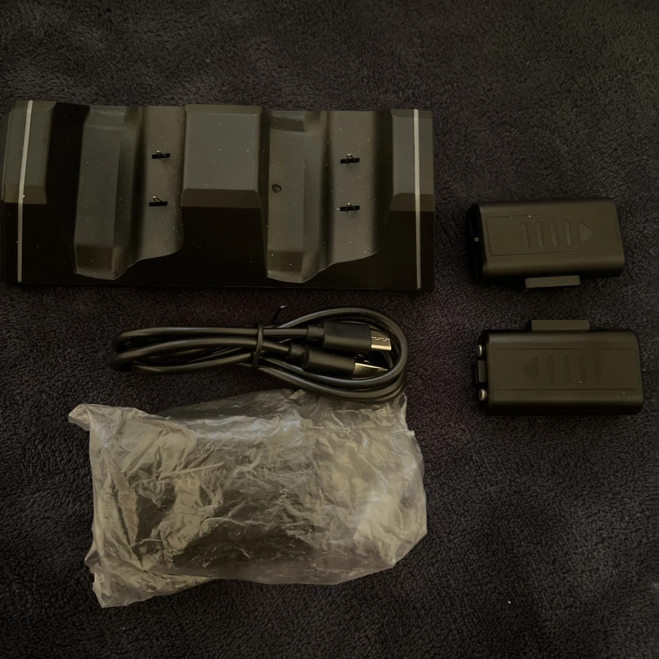 Soporte de carga doble con 2 paquetes de baterías y 2 cubiertas de batería... Serie XBOX x/s/one Foto 3 de 4