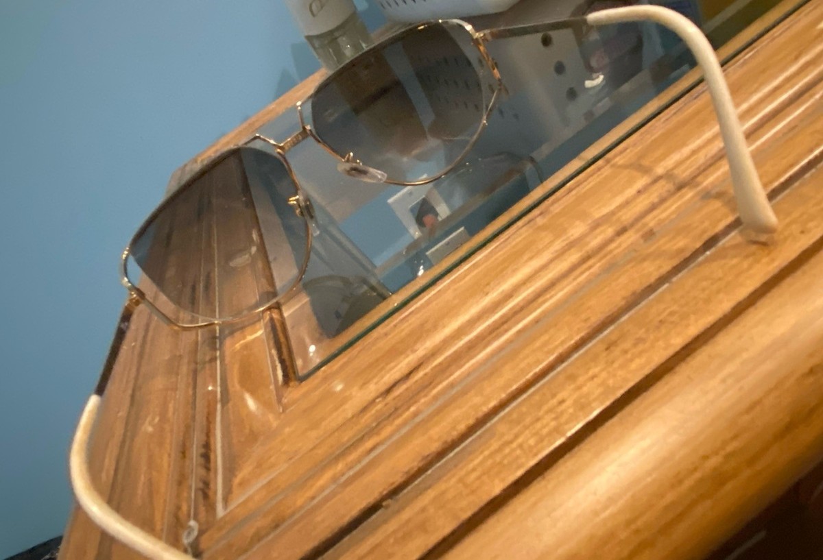 Vintage 70s-80s Tura MOD.425 Gold / White Metal Rim Eyeglasses 60-13 Unisex RARE Tura Vintage Sunglasses Rimless White & Gold 70 main image 2
