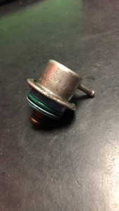 Kraftstoffdruckregler passend für BMW X5 Z3 E39 E38 E36 E34 2.0-4.6L 0280160597