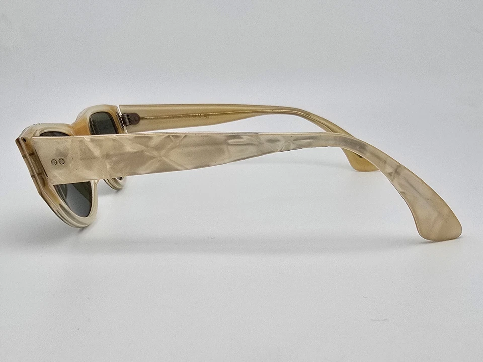 Gafas de sol Ray-Ban B&L Playtime marco blanco perlado G-15 lentes grises ojo de gato 48 mm Foto 4 de 4