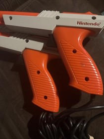 Original 1985 Orange Nintendo NES Zapper Duck Hunt Gun NES-005 OEM Light Gun (2)