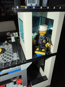 LEGO City: Police Headquarters (7744) 100% complete