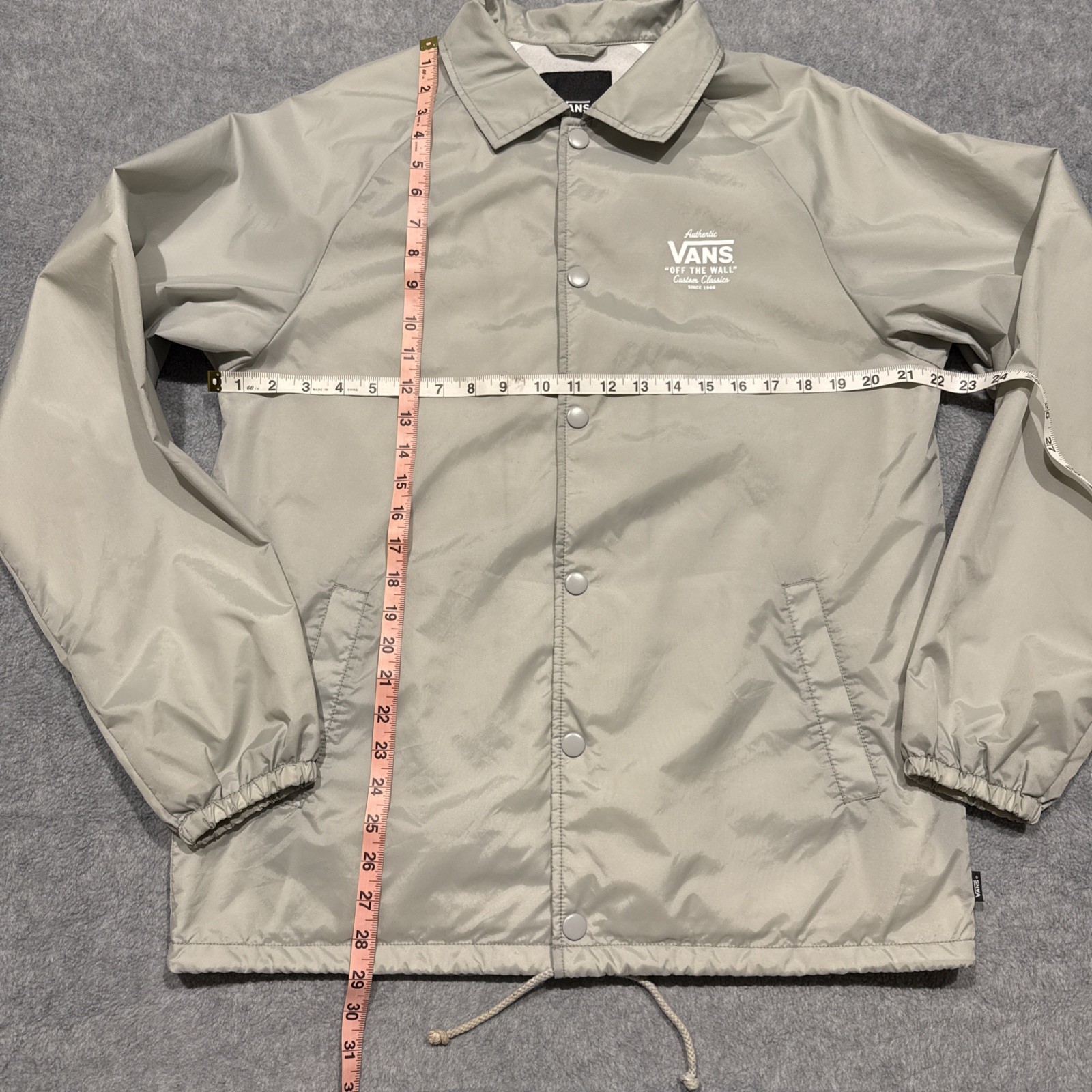 Authentic Van Off The Wall Custom Classics Windbr… - image 11