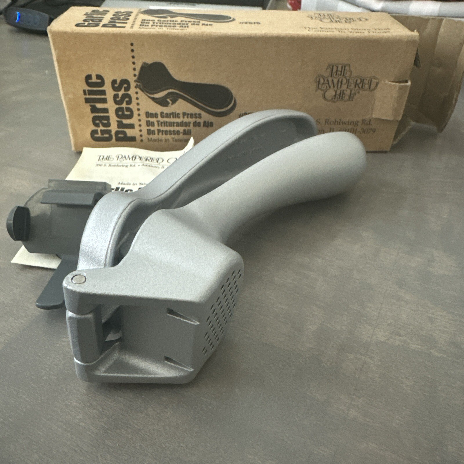 Pampered Chef 2575 Garlic Press w/ Cleaning Tool NEW eBay