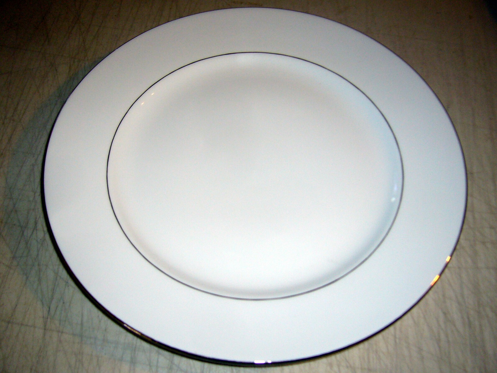 JCPENNEY HOME COLLECTION DOUBLE GOLD BAND RIM & VERGE DINNER PLATE 10 1