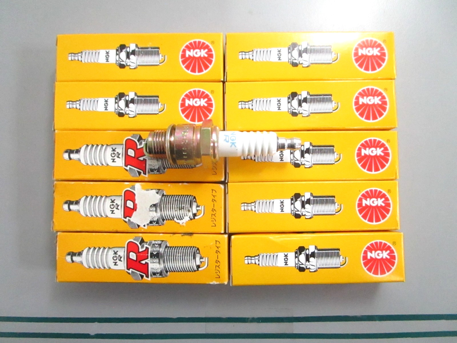 NGK BR6HS-10 1090 NEW Standard Spark Plug 10-Pack NOS Yamaha Suzuki 0820
