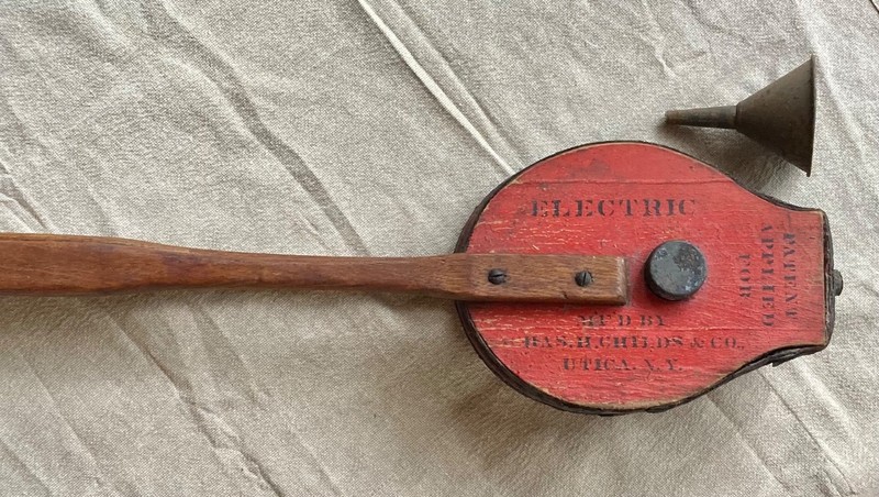 "Electric" Bellows Horticulture Duster  Charles H. Childs & Co., Utica, New York