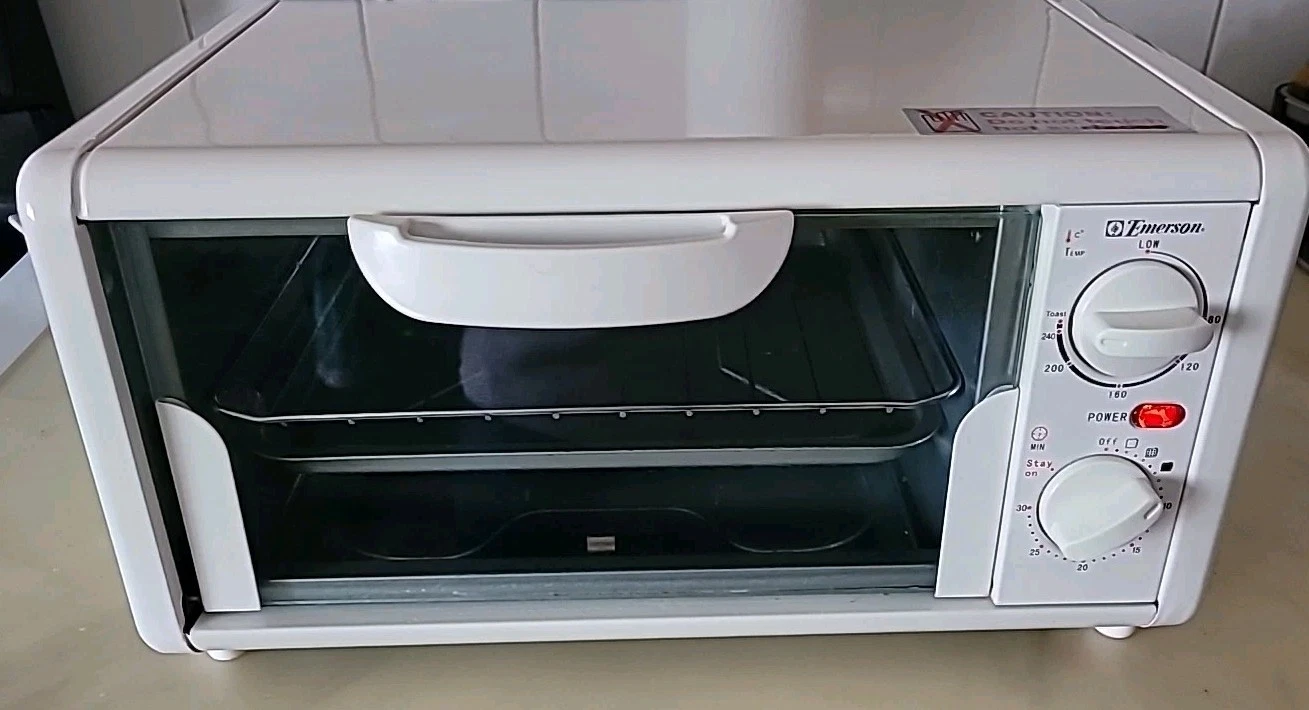 Emerson Toaster Oven in White Easy To Clean and Operate