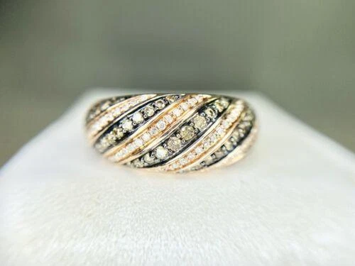 Anillo de cóctel de oro rosa de 10k de diseño natural elegante con banda de cúpula de diamantes marrones Foto 3 de 4