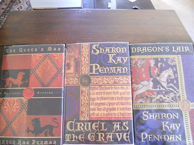 THE QUEEN'S MAN/CRUEL AS THE GRAVE/DRAGON'S LAIR,Sharon Kay Penman, 1st/1st HCDJ