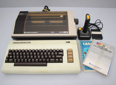 Commodore VIC 20 BROTKASTEN Vintage mit Commodore MPS 801 Nadeldrucker & Zubehör