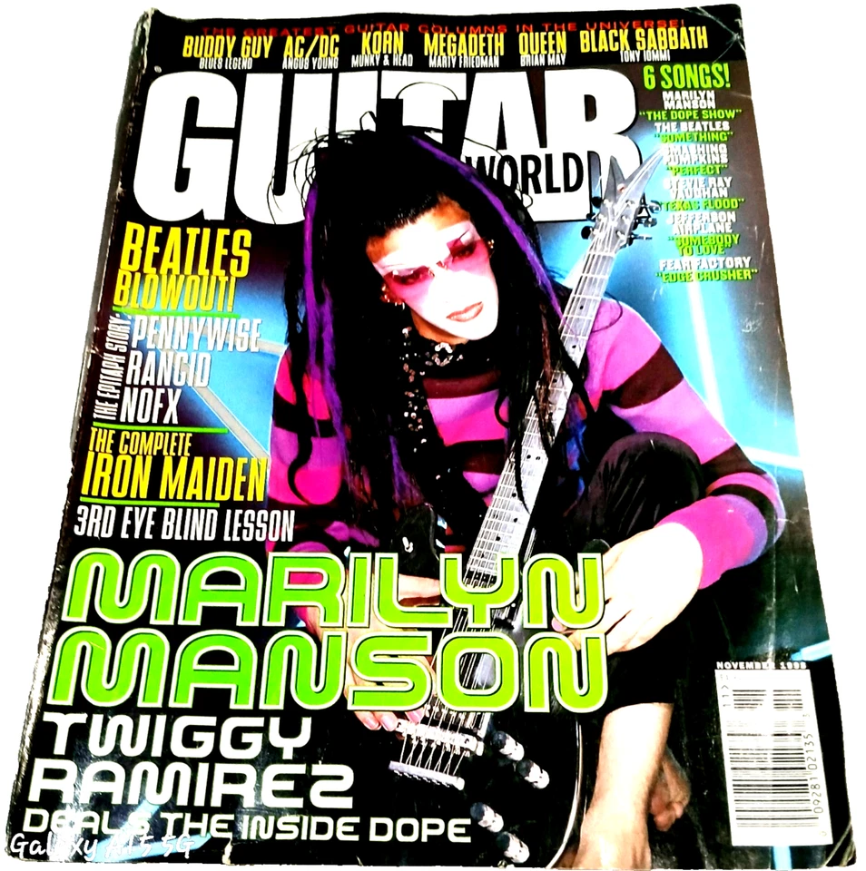 Guitar World Magazine Nov 1998 - Marilyn Manson - Beatles con carteles Foto 2 de 4