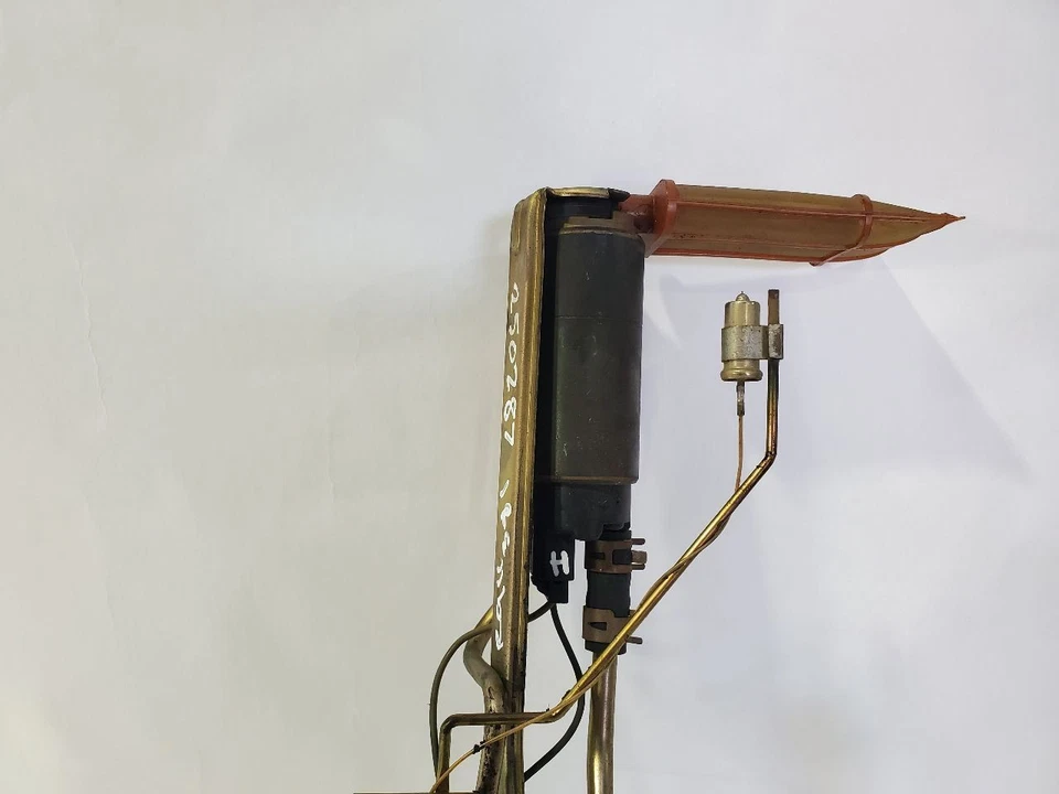 1996 1997 1998 Lexus LX450 OEM 4.5L Fuel Pump - Image 2 of 4