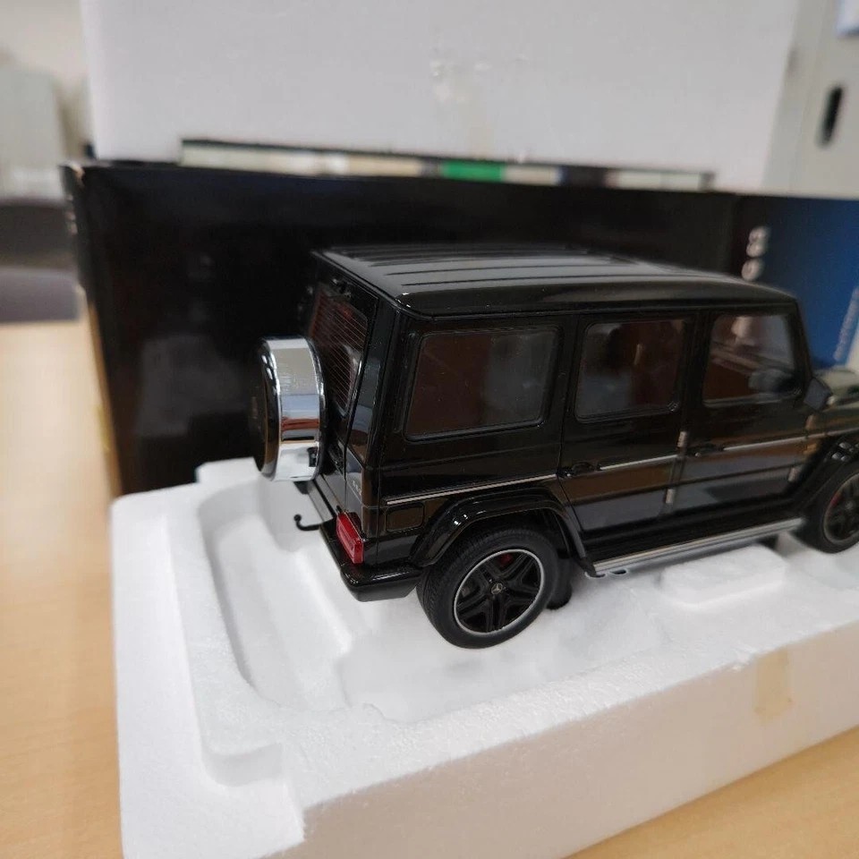 1/18 AUTOart Mercedes-Benz G63 AMG negro brillante con caja de Japón 76322 mo... - Imagen 3 de 4