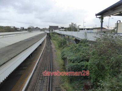 FOTO WILLESDEN KREUZUNGSBAHNHOF VON DER FUSSGÄNGERBRÜCKE ÜBER DIE BAKERLOO LIN AUS GESEHEN