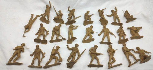 Vintage Marx Playset Battleground WW II Soldiers Flat Tan Khaki Color 23 in all