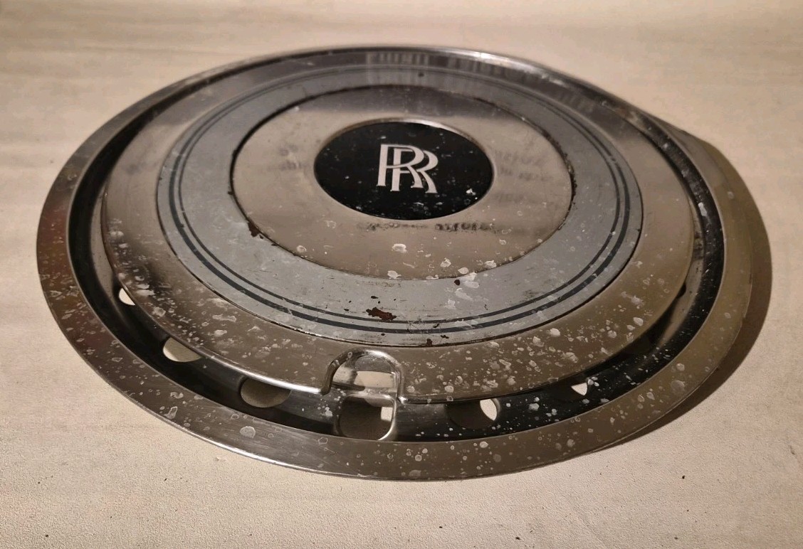 Rolls-Royce Silver Spur 1986-1989 Hubcap Silver