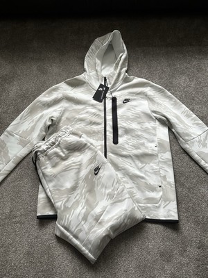 tech fleece tracksuit old season