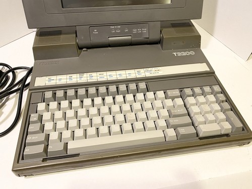 (1989) Vintage Toshiba T3200 Laptop. Turns On, As Is. - Picture 2 of 12