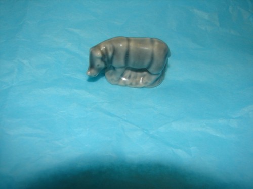 Miniature Rhinoceros collectible England Wade Rhino Statue Figurine - Picture 2 of 2
