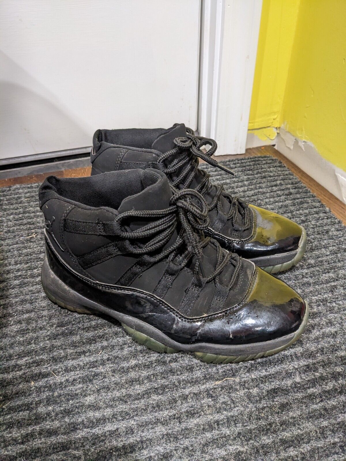 jordan 11 cap and gown size 7