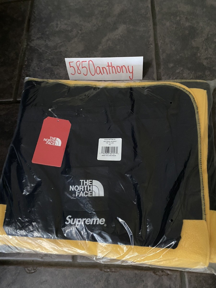 Supreme®/The North Face® Arc Logo Denali Fleece Blanket Supreme®/The North Face® Arc Logo Denali Fleece Blanket