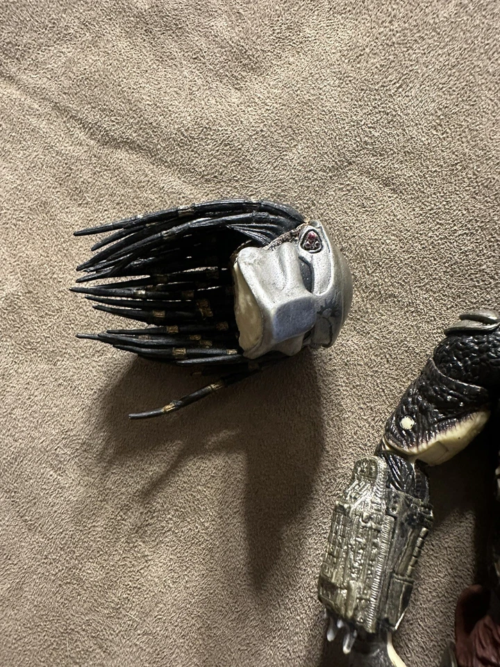 NECA CLASSIC UNMASKED PREDATOR HORROR MOVIE ACTION FIGURE SERIES 1 ALIEN VS AVP - Image 3 of 4