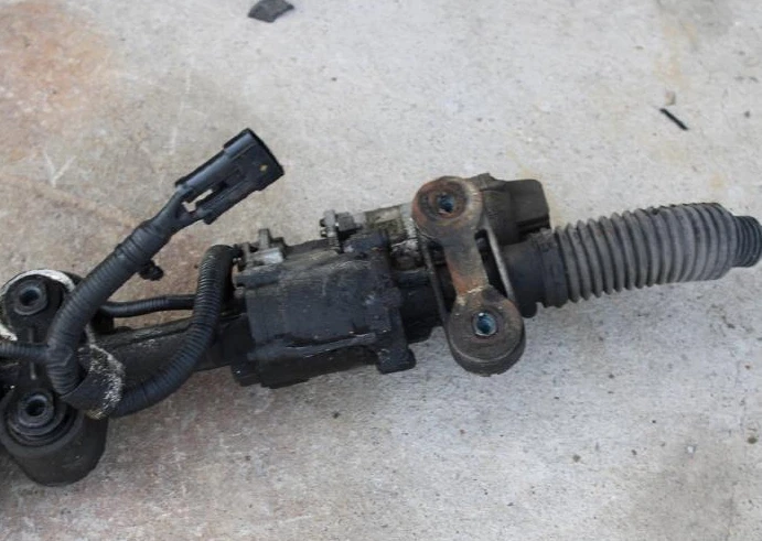 Chevrolet Silverado 1500 2014-2015 equipamiento de remolque de piñón y cremallera de dirección asistida Foto 2 de 2