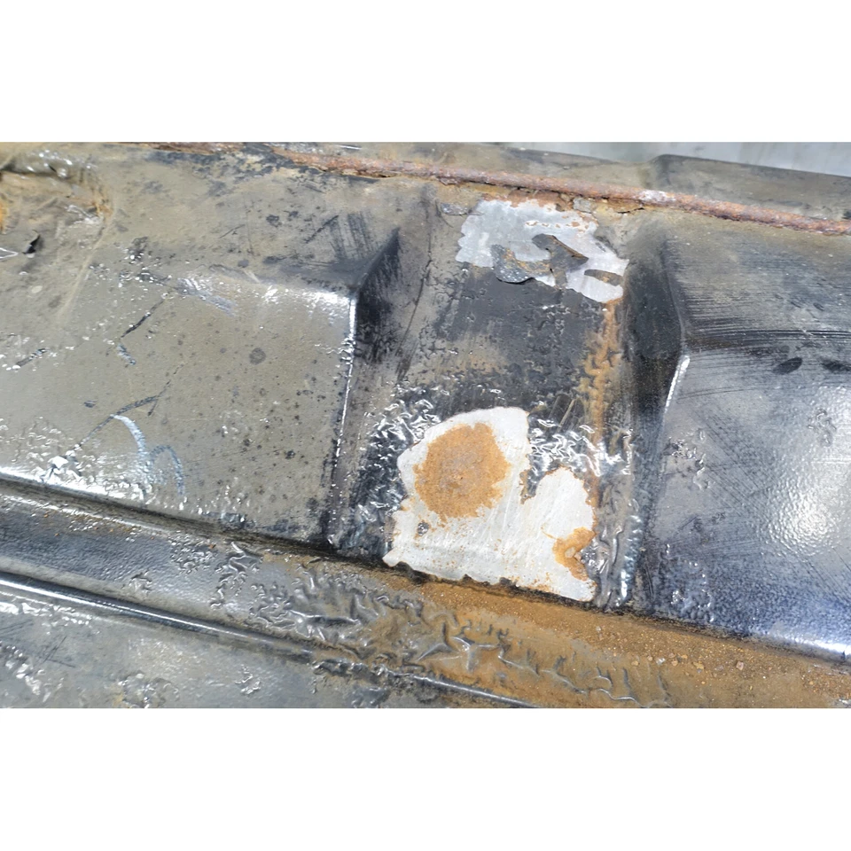 BMW E30 1988-1993 serie 3 último modelo metal tanque de combustible 63L OEM dañado Foto 4 de 4