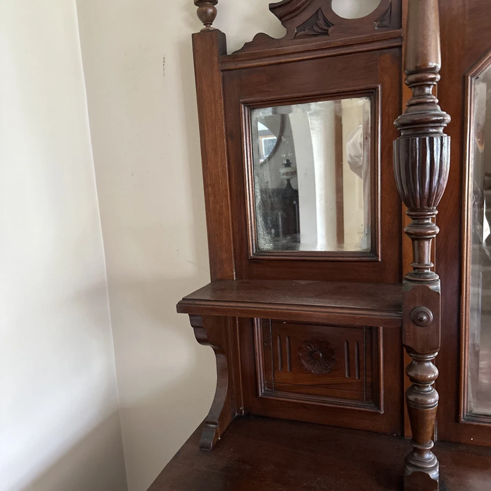 ANTIQUE BUFFET AND HUTCH - image 4 of 4