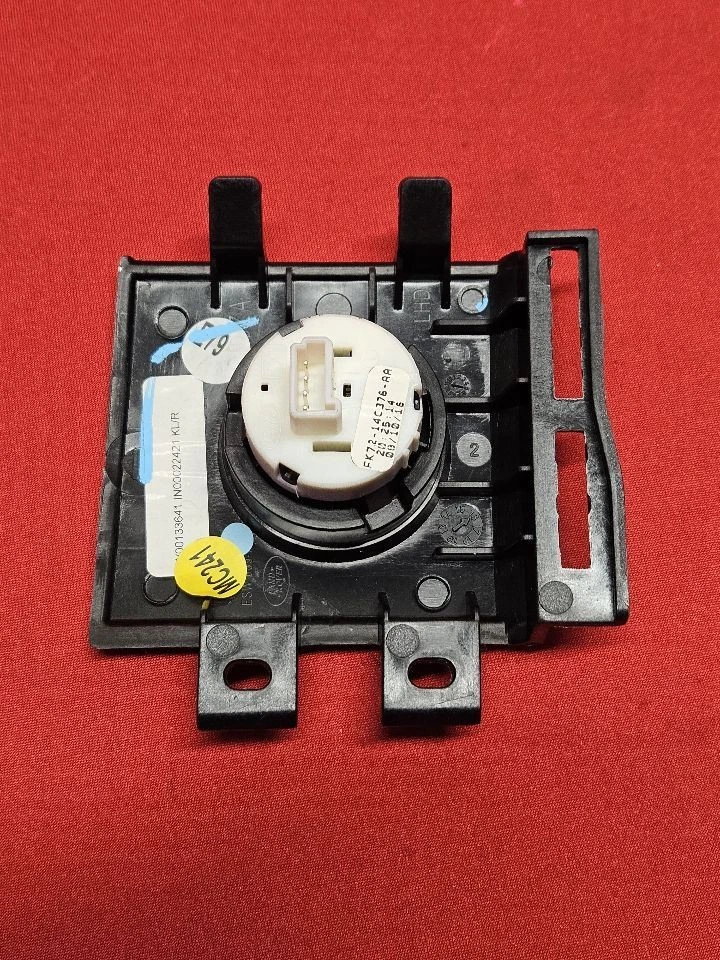 2015-2019 Land Rover Range Rover Evoque Stop Start Ignition Button w/ Bezel - Image 4 of 4