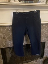 Hue Woman  s Leggings Pants Capri Style Back Pockets Navy Denim Size Large