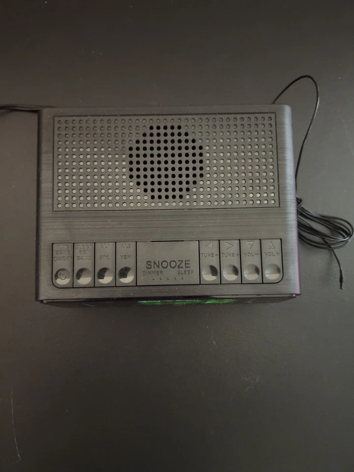 Radio reloj despertador Emerson SmartSet Foto 2 de 3