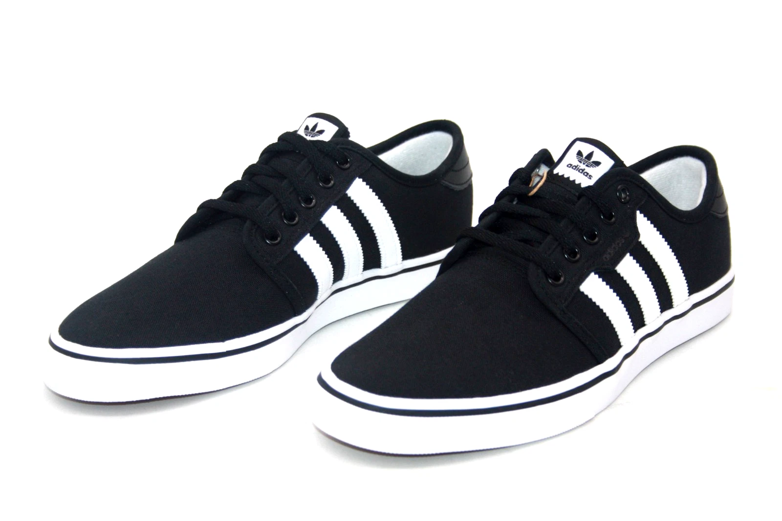 adidas Seeley Skate Shoes F37427 BLACK/WHITE/GUM MENS SNEAKER
Opens in a new window or tab