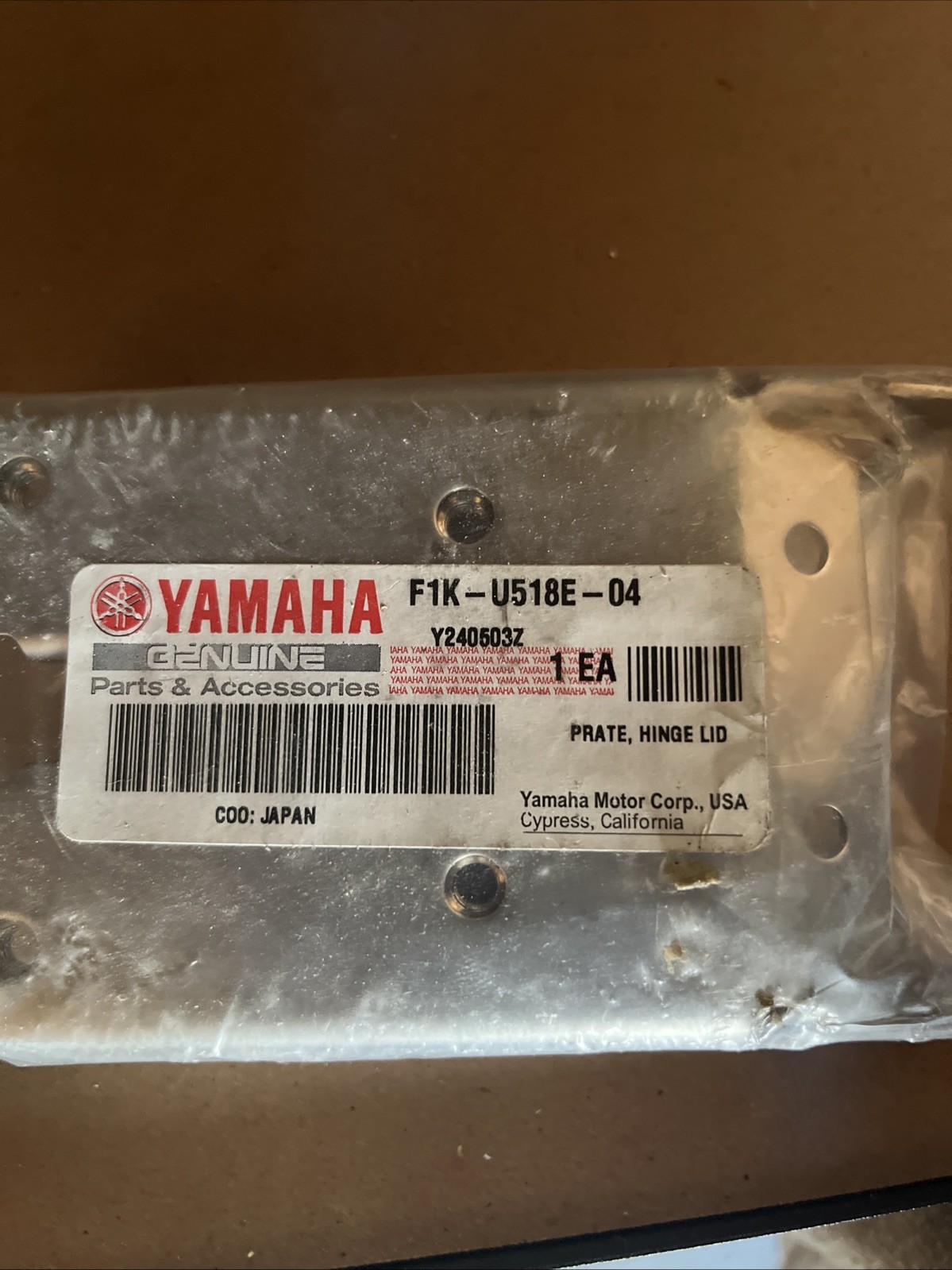 YAMAHA OEM HINGE LID PLATE F1K-U518E-04-00