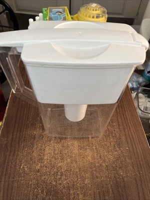 Brita Everyday Water Pitcher White. Pre-owned 9.5 